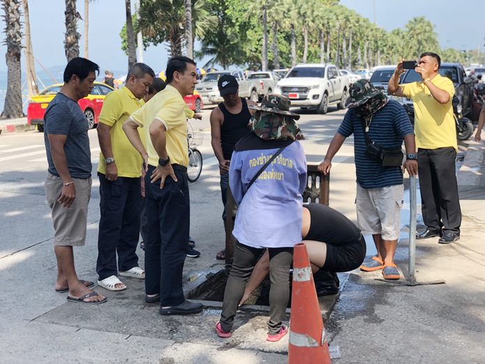 Pattaya workers clean out drains on Jomtien Beach Road Soi 5 to improve flood drainage.