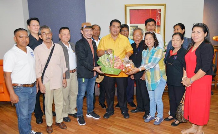 Interprovincial minivan operators appealed to Mayor Sonthaya Kunplome, asking him use his influence with Prime Minister Prayut Chan-o-cha and lobby on their behalf.