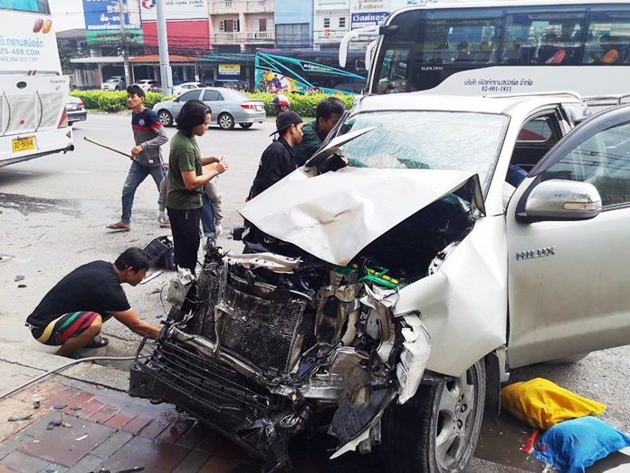 A father and his 5-year-old son were injured when their pickup truck rear-ended a minivan at a Sukhumvit Road U-turn.