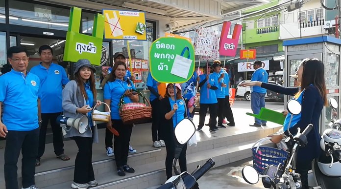 Pattaya shoppers gave up plastic for a day as Thailand made a token effort to reduce its massive plastic-waste problem.