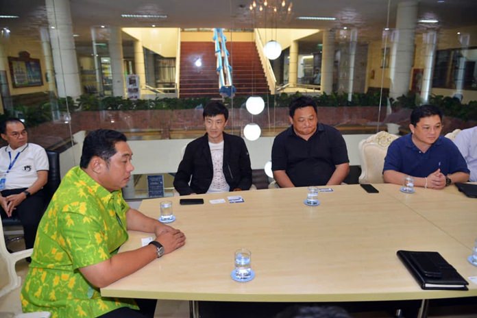 Mayor Sonthaya Kunplome met with Alipay executives and Pramote Chaiulan, vice president of Smart City to evaluate tourist attractions of interest to Chinese visitors.