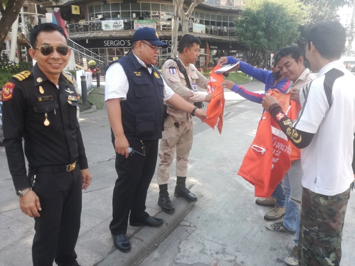 Chonburi Department of Land Transport inspector Wasu Mongkolkaew (left) led soldiers to The Avenue galleria where they spread out to check 30 motorbike stands.