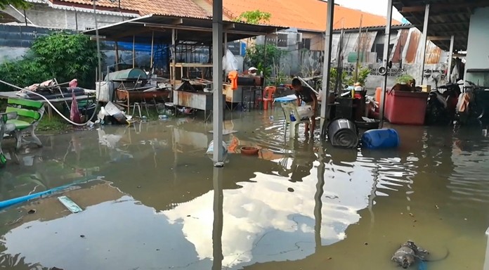 Homes on Soi Mabyailia 43, like so many others, were damaged by flooding after a storm hit Nongprue April 7. Residents want Nongprue Subdistrict to address the chronic flooding.