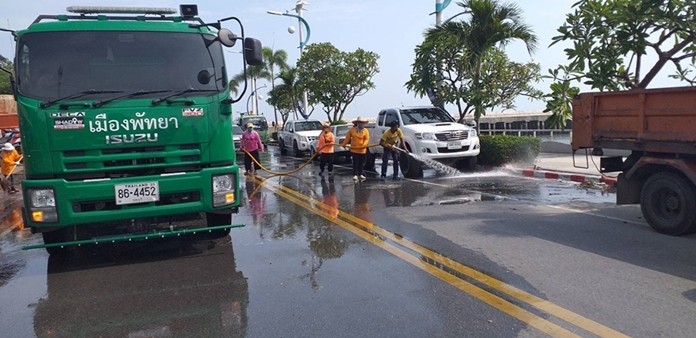 Workers with equipment and trucks split into three groups and fanned out across the city to clean up Pattaya’s dirtiest areas.