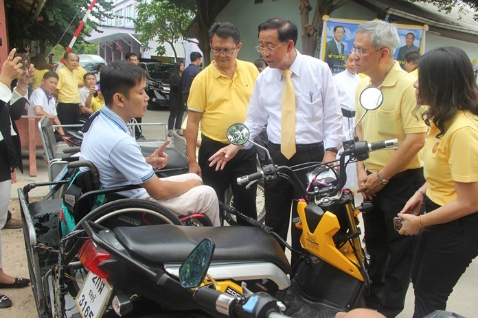 The Minister was very interested to meet the local people with disabilities.