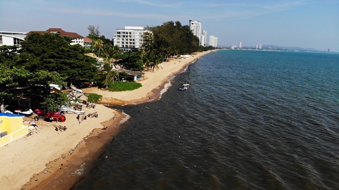 Sattahip officials are investigating the source of a sewage spill on the beach in Najomtien.