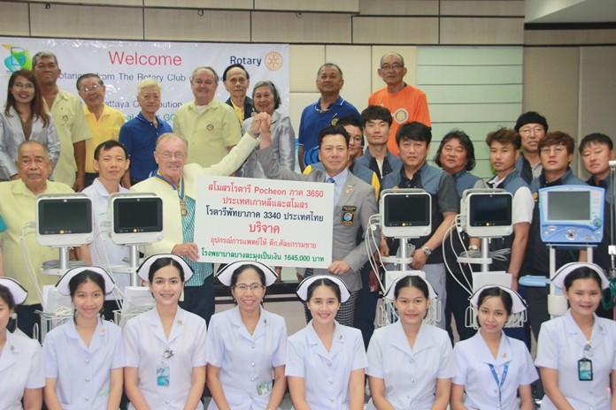 Past District Governor Premprecha Dibbayawan, chair of Rotary District 3340 Foundation Committee, Steve Devereux, President of the Rotary Club of Pattaya and Kim Jinbum, President of the Rotary Club of Pocheon present the equipment to hospital deputy chief Dr. Chanchai Limthongcharoen.