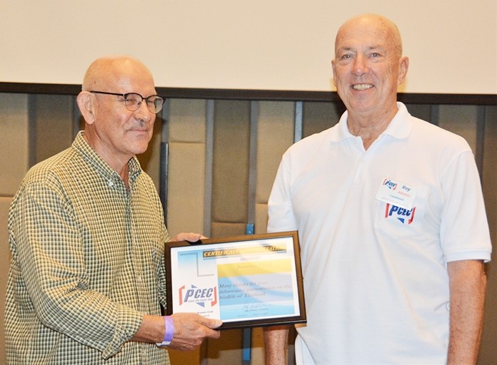 MC Roy Albiston presents Jonathan Finch with the PCEC’s Certificate of Appreciation for his enlightening talk about the birdlife one can find in Thailand, Pattaya in particular.