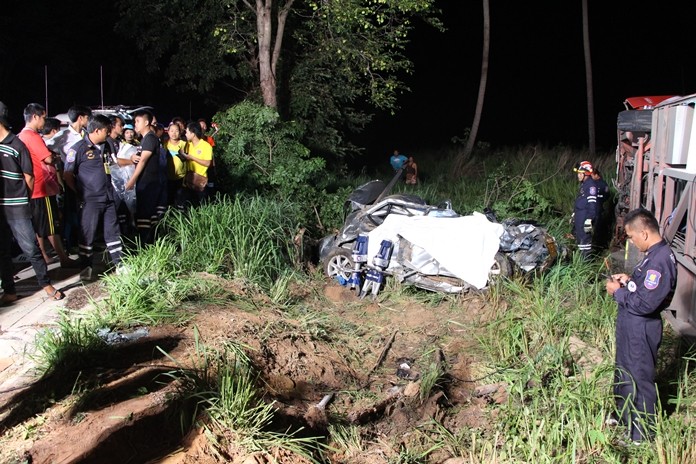 A Lopburi woman who swerved her truck to avoid a snake in the road killed herself and hurt seven others when she collided head-on with a bus.