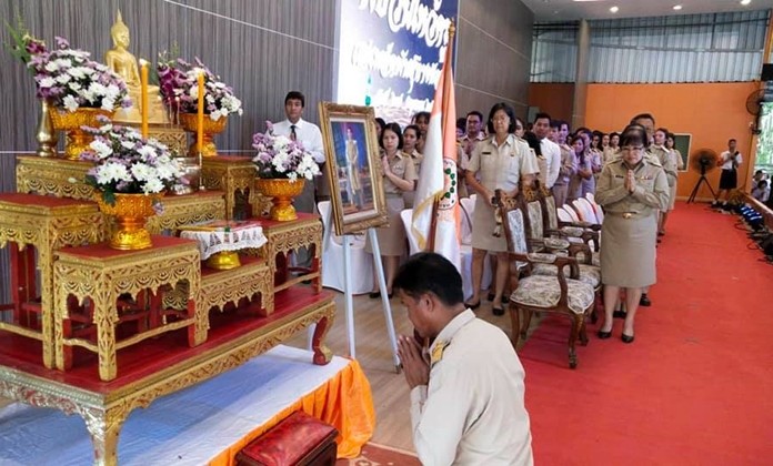 Principal Somsak Duangcharoen presided over the event organized to let students show appreciation for their teachers’ kindness and dedication.