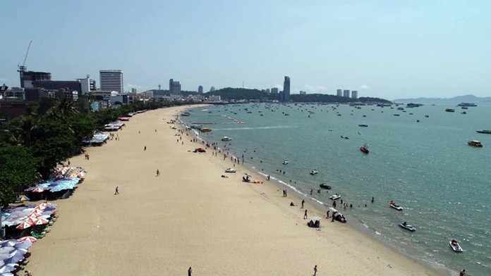 Transport Minister Pairin Chuchottavorn and top marine-management officials hailed the rebuilding of Pattaya Beach at the official grand-opening of the rebuilt shoreline.