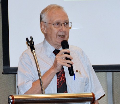 Professor Andy Barraclough explains to his PCEC audience the benefits for Expats living in Thailand to be vaccinated against certain diseases. But cautions that for older adults, consideration needs to be given to their health condition and lifestyle.