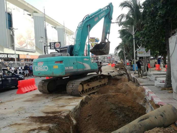 Drivers are being advised to avoid Pattaya Beach Road whenever possible during construction.