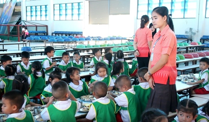 In spite of unsubstantiated rumors to the contrary, the media was invited to see that the food being served in local schools is up to Ministry of Education standards.