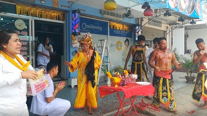 Pattaya’s version of the Chinese Taoist procession in which devotees purify themselves in public displays of self-mutilation traveled along Nernplabwan Road on Tuesday, Oct. 1.