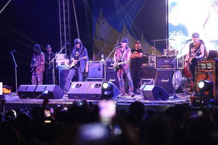 Folk music legend Carabao still has what it takes to thrill their fans.