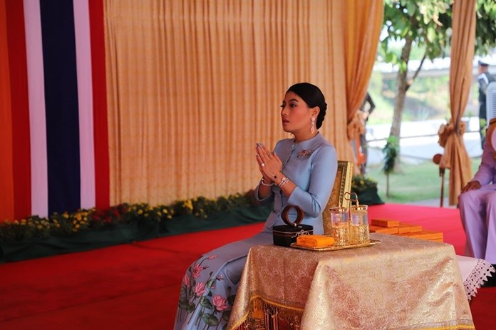 Her Royal Highness Princess Sirivannavari Nariratana Rajakanya presides over religious ceremonies in Ayutthaya province.