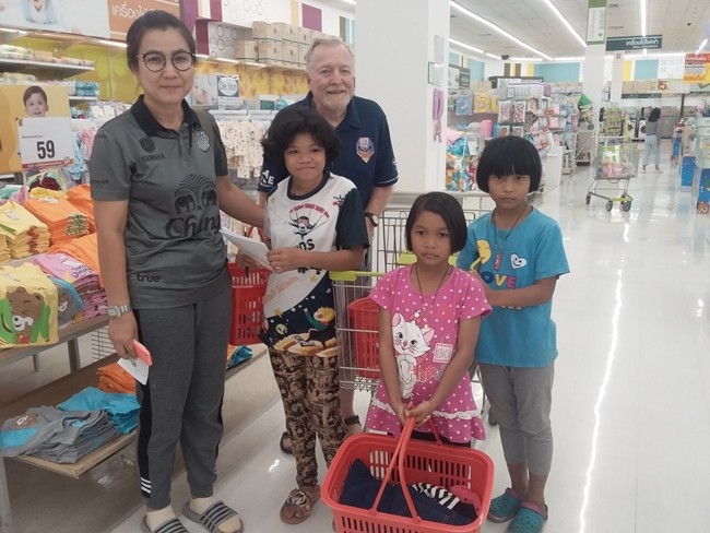 Each child is allocated 1000 baht and is free to spend on whatever they want.