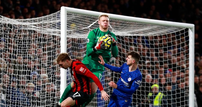 Bournemouth's goalkeeper Aaron Ramsdale, center, makes a save in front of Chelsea's Mason Mount, right, during the English Premier League soccer match between Chelsea and Bournemouth, at Stamford Bridge in London, Saturday, Dec. 14, 2019. (AP Photo/Ian Walton)