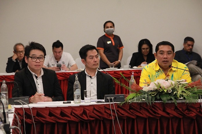 Mayor Sonthaya Kunplome chairs a meeting with TAT and 50 tourism businesses at city hall.