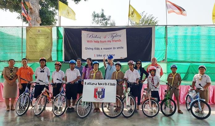 PSC donated other 9 bicycles to Wat Nongket Yai School.