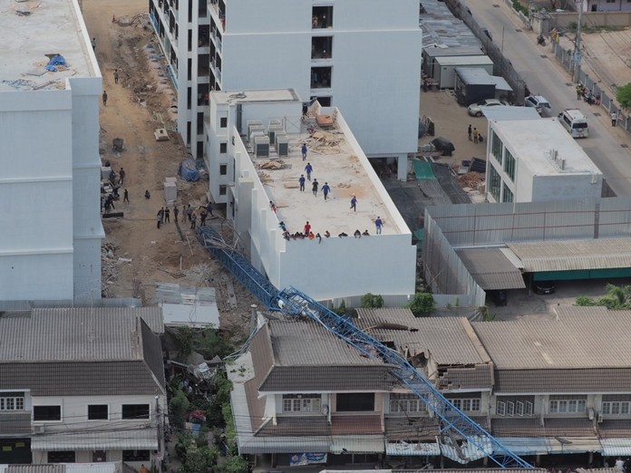 A 65-year-old woman, a 12-year boy and crane driver Thanakorn Homjit were hurt when a construction crane collapsed in Naklua.