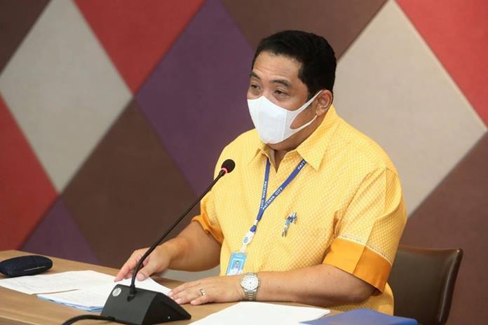 Mayor Sonthaya Kunplome presided over a meeting to appoint members to a task force to handle problems arising from the coronavirus pandemic. (PCPR)