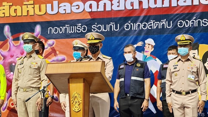 Royal Thai Navy Commander-In-Chief Adm. Luechai Ruddit and Royal Thai Fleet commander, Adm. Choomsak Nakvijit launched the cleaning project.