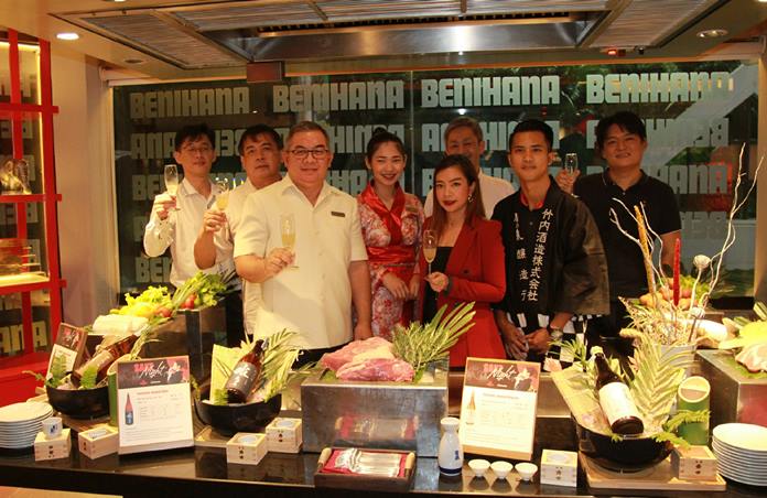 (3rd from left) Avani Pattaya Resort, Asst. General Manager, Teeraphan Chueprasert, Italasia Trading (Thailand) Co., Ltd, and (3rd from right) Napaporn Jaisamak hosted the night among honorable guests and friends.