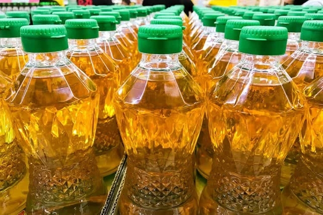 Palm oil on shelves is two baht too high. Its price is being readjusted by the Commerce Ministry to lower the cost of living of the people during the curfew period in Thailand.