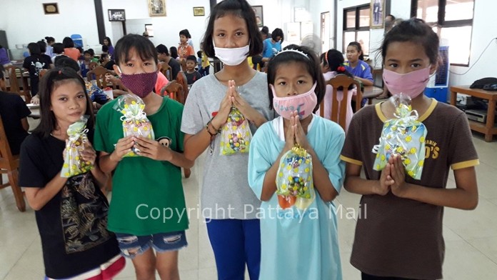 Children at Baan Euaree home thank the elderly couple for their kindness and love.