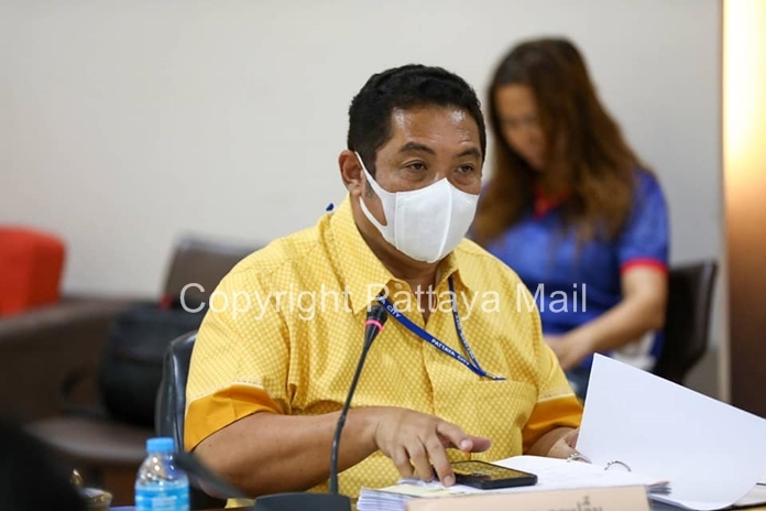 Mayor Sonthaya Kunplome chairs another planning meeting for the 1,000-baht cash welfare payments which can be applied for from May 25-29.