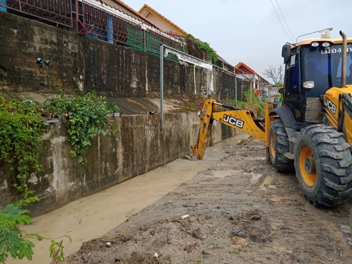Khao Talo Community drains receive dredging.