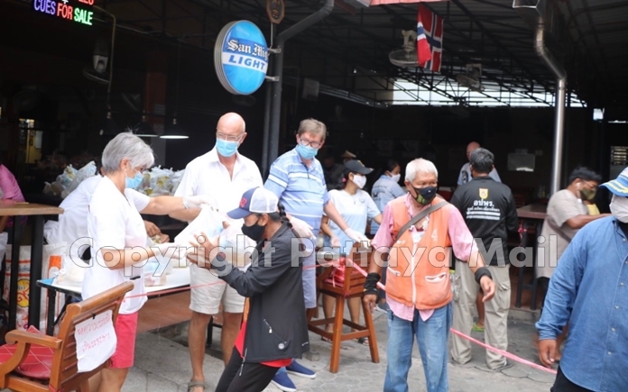 Kristianne Stendal Lothe, Pastor Annfinn Lothe and Jan Olav Aamlid distribute food packages to the people in need.