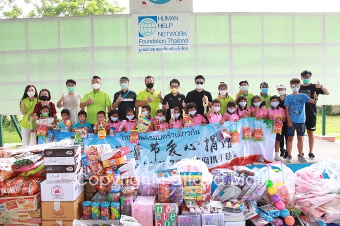 The Chinese Tourist Assistance Center donated 100,000 baht in supplies to the Child Protection and Development Center.
