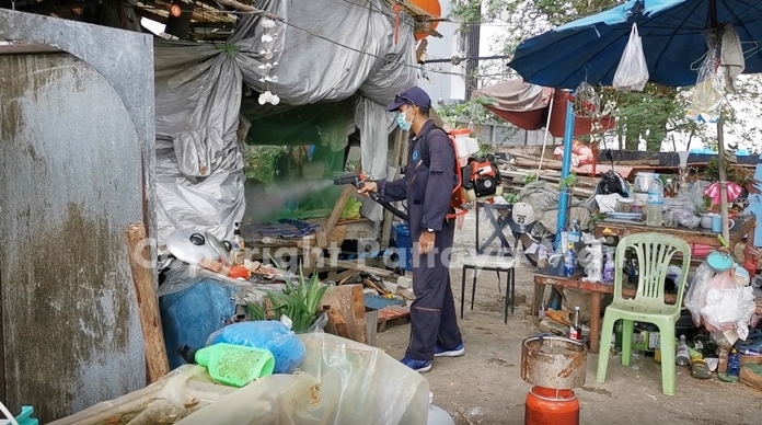 The Public Health Department has mobilized to fog neighborhoods in the fight against Dengue fever.