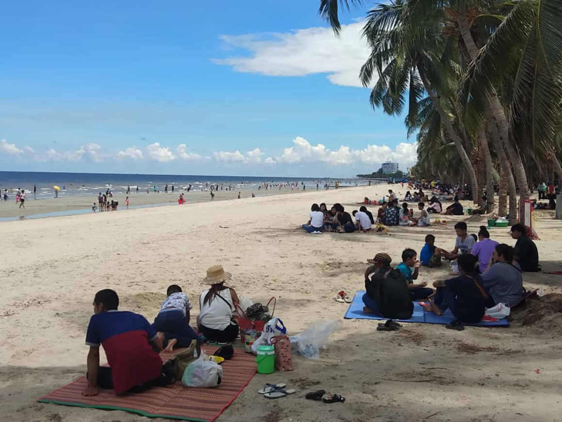 Saen Suk Municipality has installed 14 checkpoints around the well-known Bang Saen beach in Chonburi to ensure all visitors are screened.