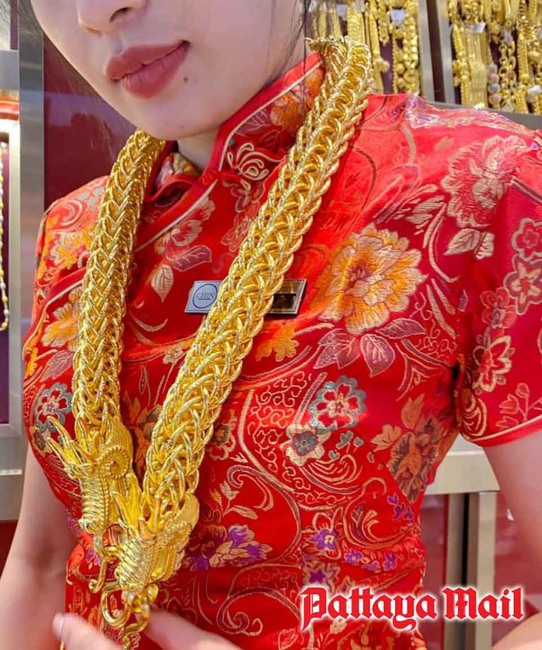 3-million-baht gold chain requires big neck, bigger wallet - Pattaya Mail