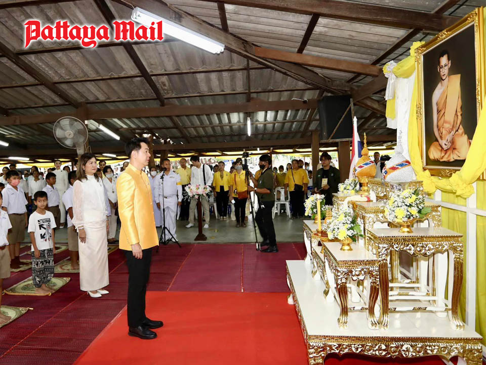 White elephants, mahouts pay respects to late Thai king