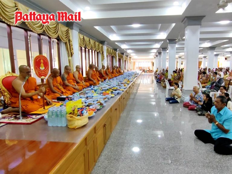 New Year meritmaking ceremony held at temple in Pattaya to bless the